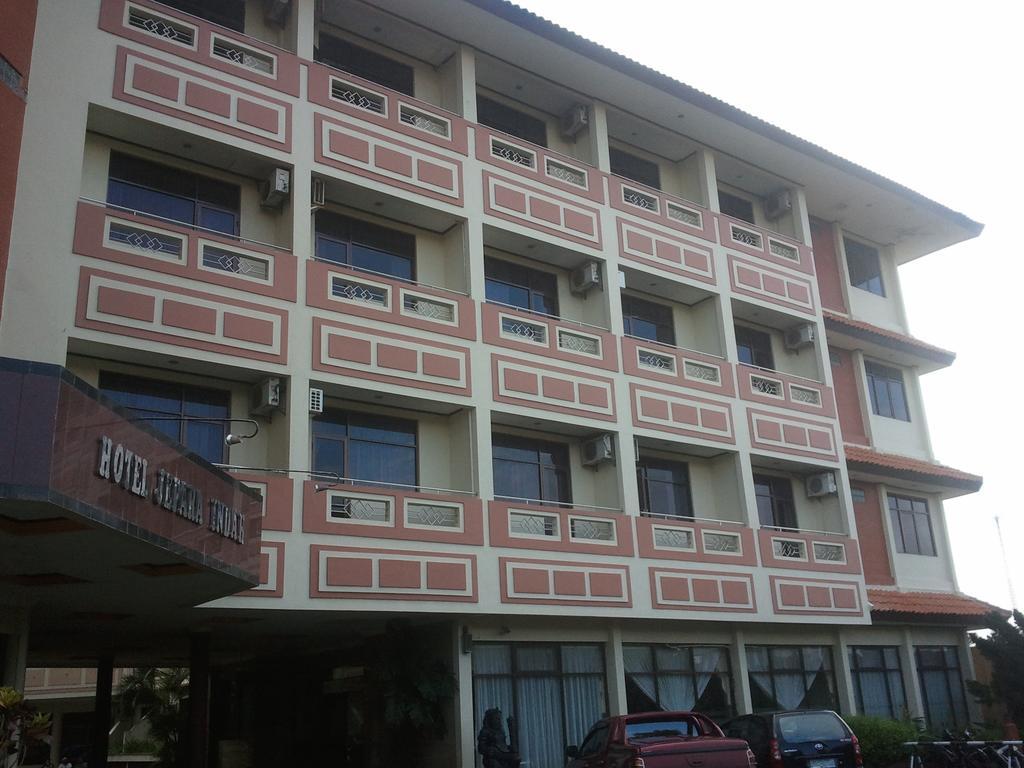 Jepara Indah Hotel Habitación foto