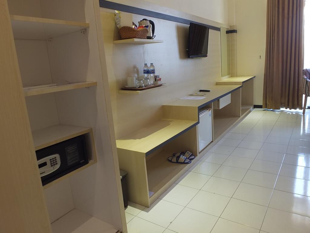 Jepara Indah Hotel Habitación foto