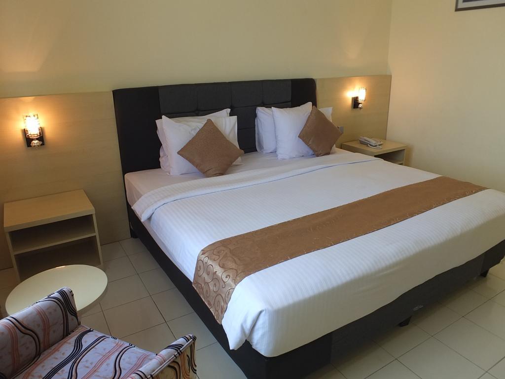 Jepara Indah Hotel Habitación foto