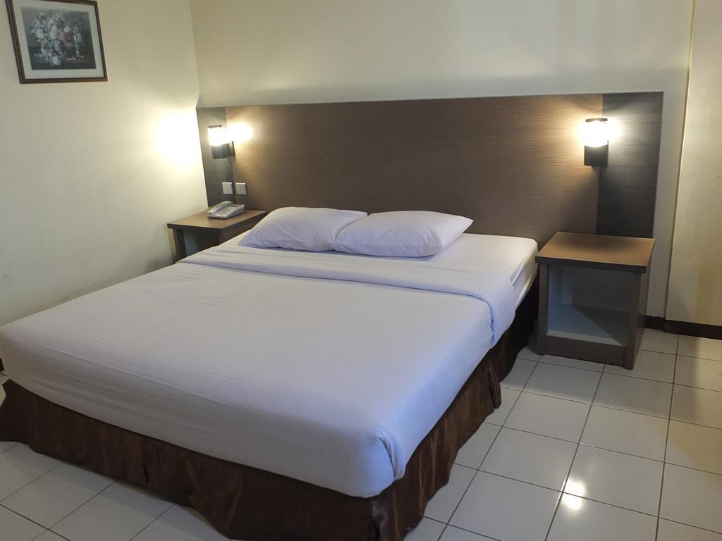 Jepara Indah Hotel Habitación foto