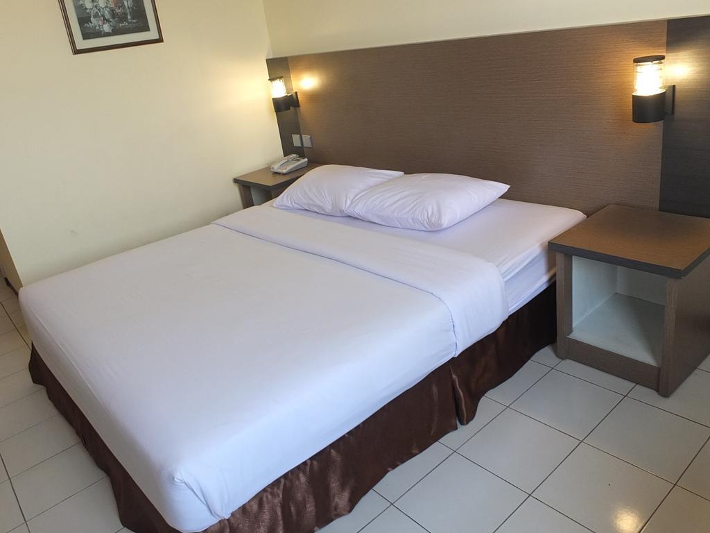 Jepara Indah Hotel Habitación foto