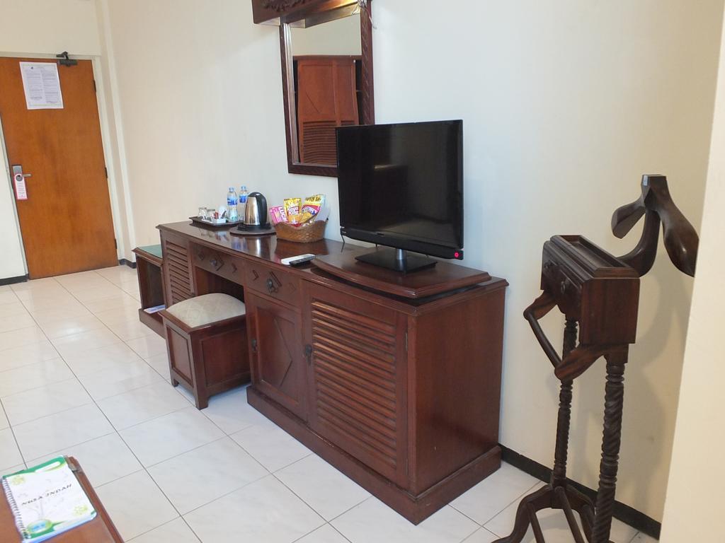 Jepara Indah Hotel Habitación foto