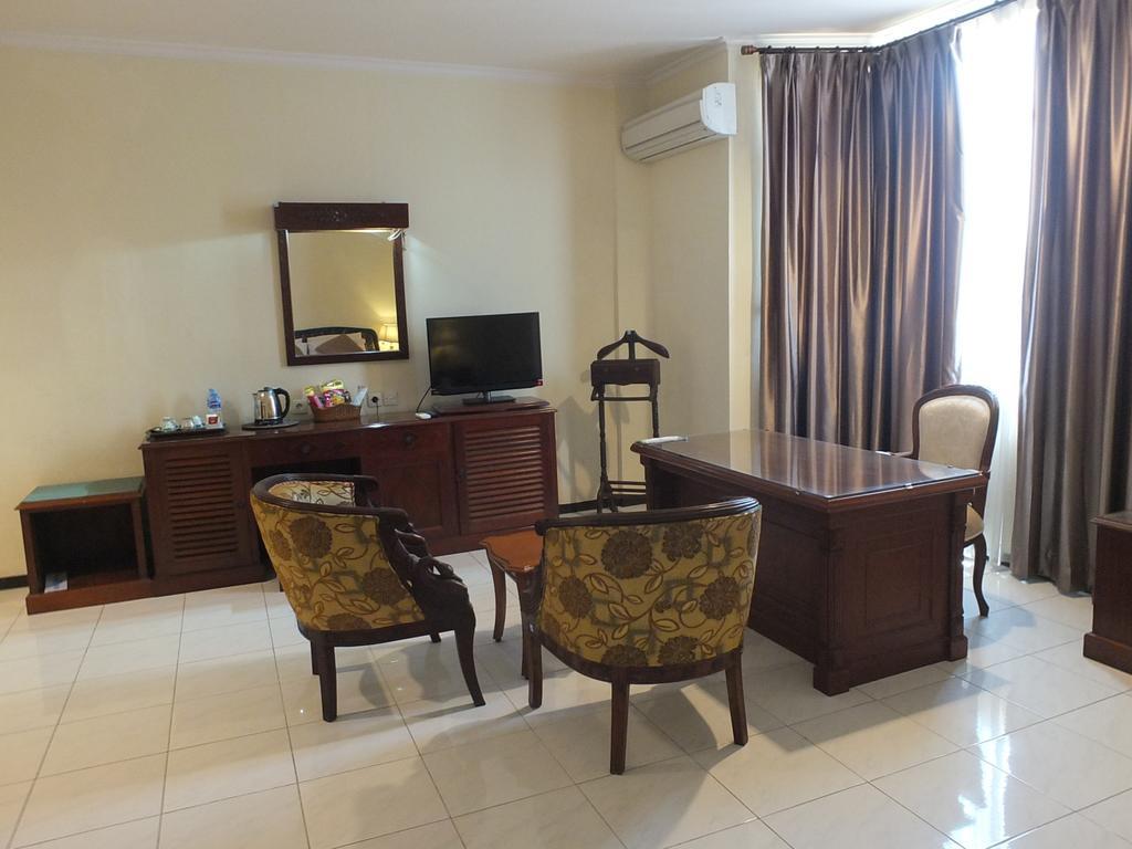 Jepara Indah Hotel Habitación foto