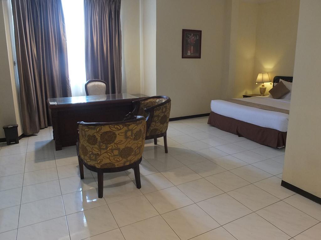 Jepara Indah Hotel Habitación foto